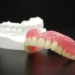 総入れ歯の人の寿命は短い？長生きとの関係と「歯がなくても大丈夫」の誤解を解説