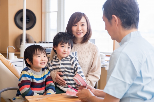 子供の虫歯予防にフッ素は効果的？開始時期・頻度・安全性を専門家が解説